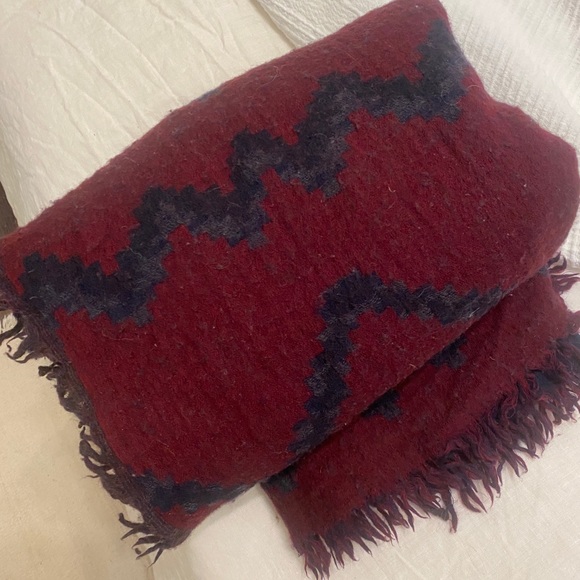 Wilfred wool blanket scarf - dark red/blue - Picture 3 of 6